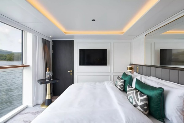 Riverside Luxury Cruises Riverside Debussy Riverside Suite Bedroom 1.jpg